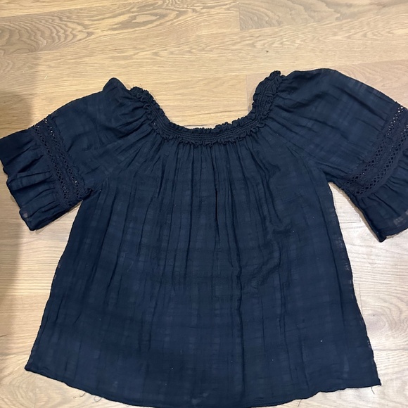 Black flowy top - Picture 2 of 3